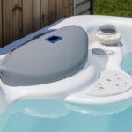 Découvrez le mécanisme précis d'un lève couverture de spa : fonctionnement et avantages
