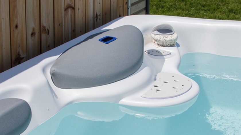 Découvrez le mécanisme précis d'un lève couverture de spa : fonctionnement et avantages