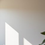 Comment poncer murs et plafonds efficacement tout en évitant la poussière